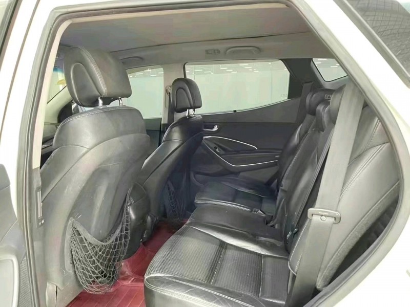 济宁13年现代全新胜达4