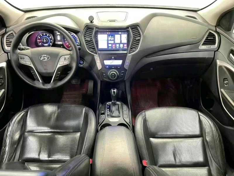 济宁13年现代全新胜达5