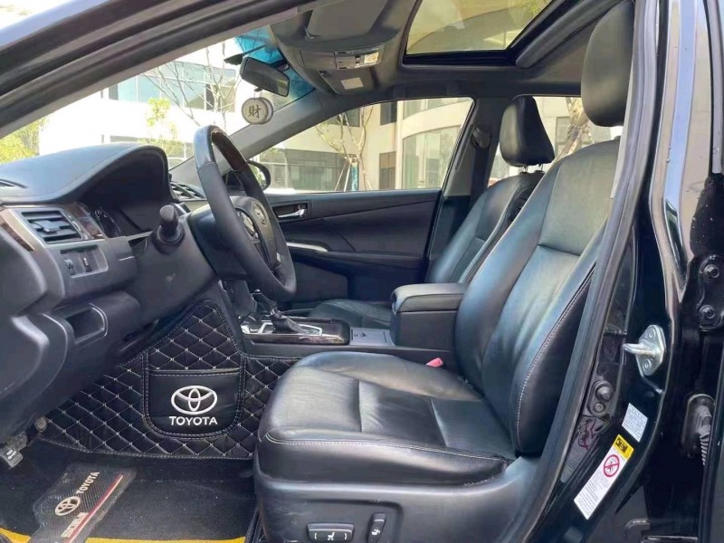 北京17年丰田凯美瑞8