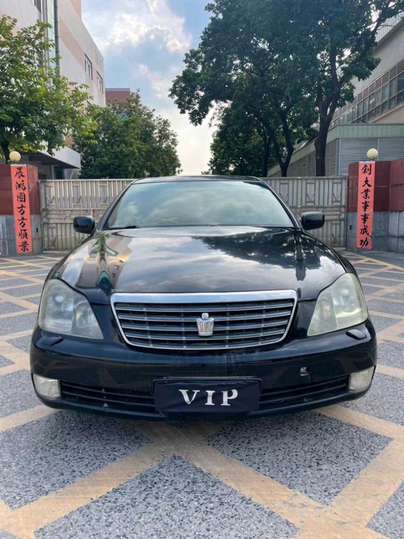 东莞05年丰田皇冠1