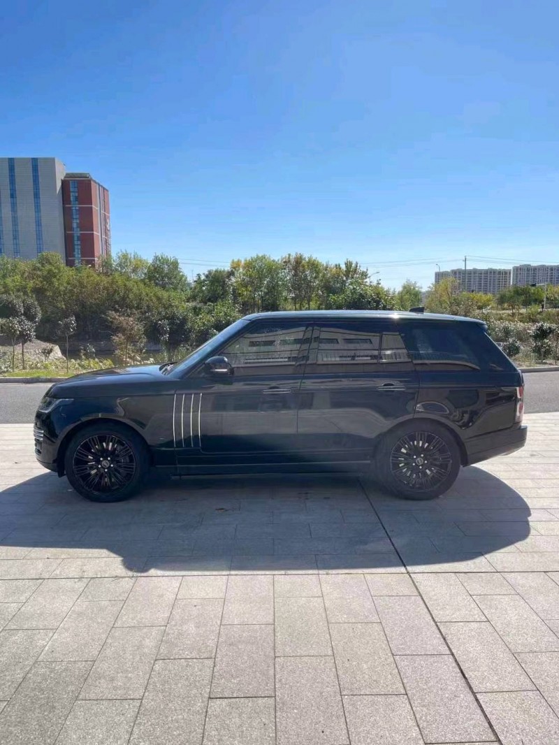 青岛18年路虎揽胜行政4