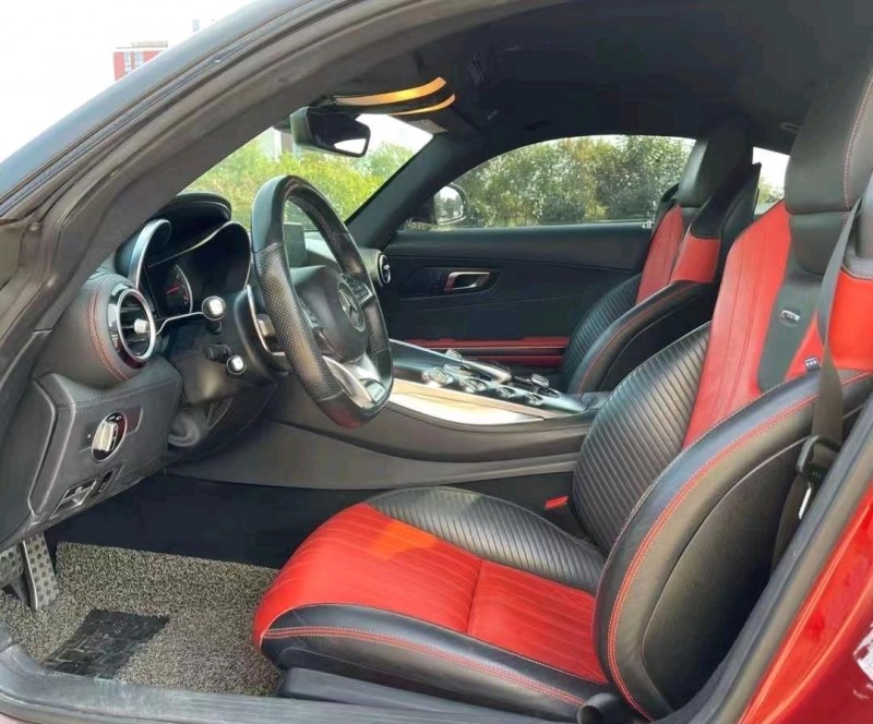 青岛16年奔驰AMG6