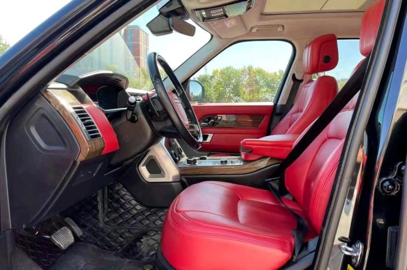 青岛18年路虎揽胜行政3