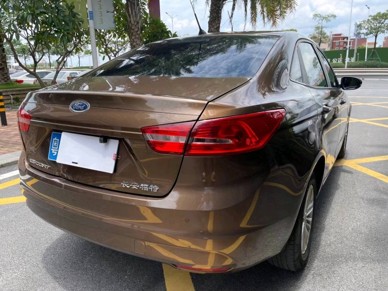 佛山17年福特福睿斯4