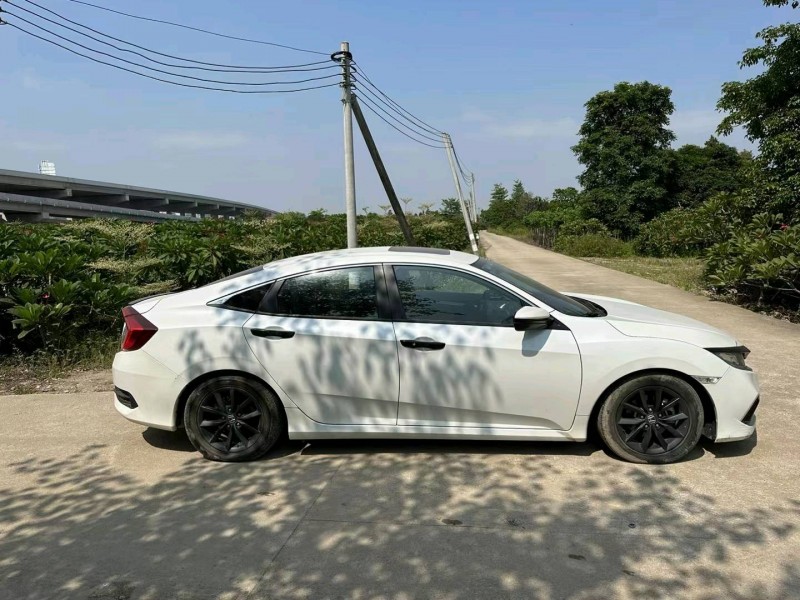 广州19年本田思域3