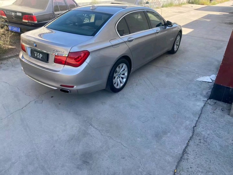 保定12年宝马7系7