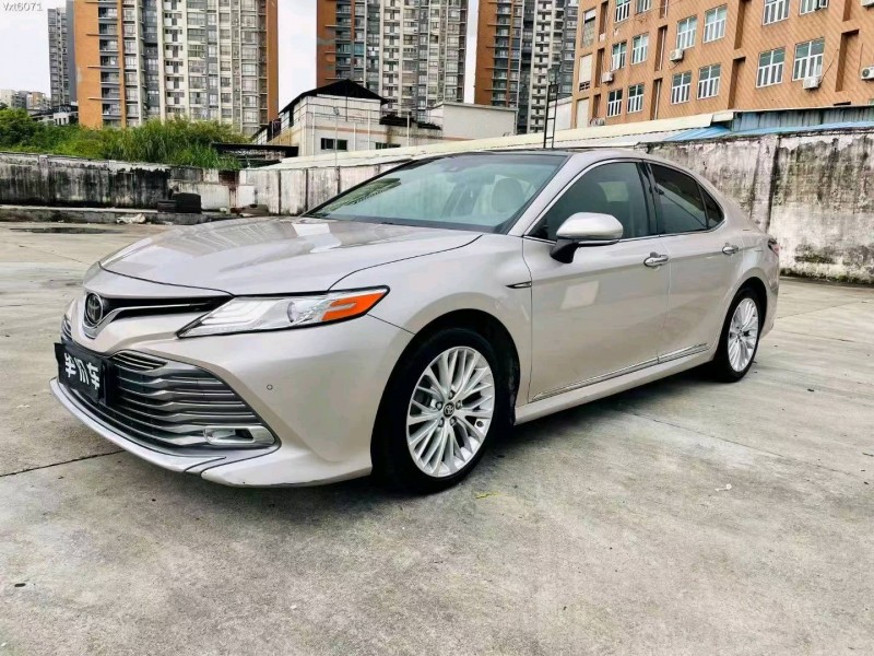 东莞18年丰田凯美瑞3