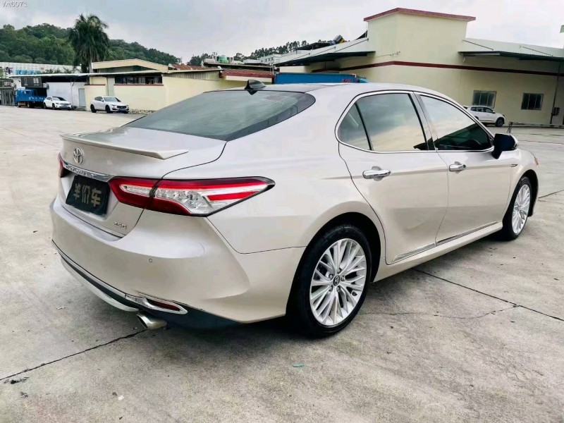 东莞18年丰田凯美瑞6