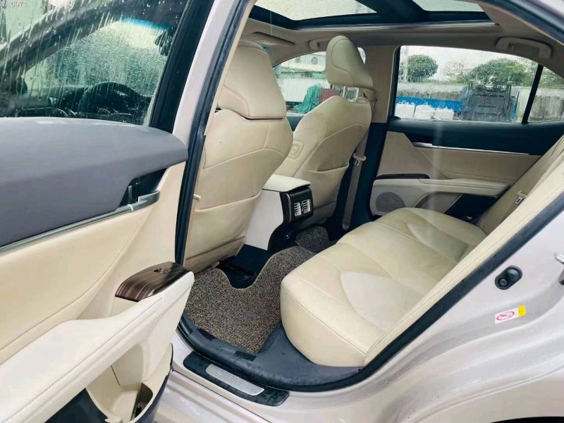 东莞18年丰田凯美瑞9