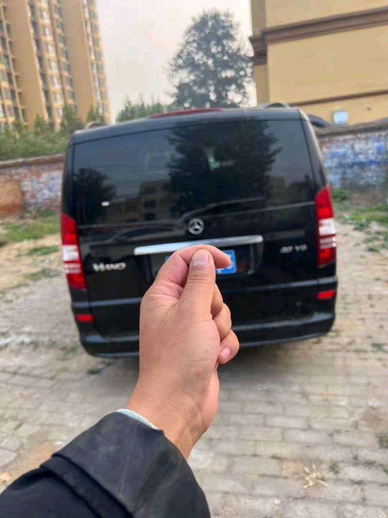 保定14年奔驰唯雅诺1