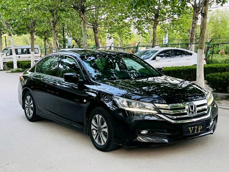 青岛14年本田雅阁3