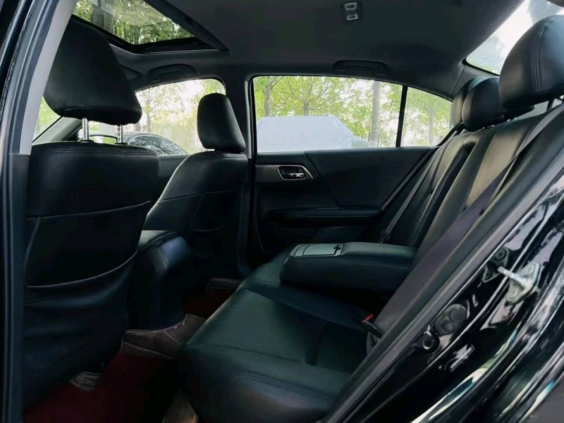 青岛14年本田雅阁6