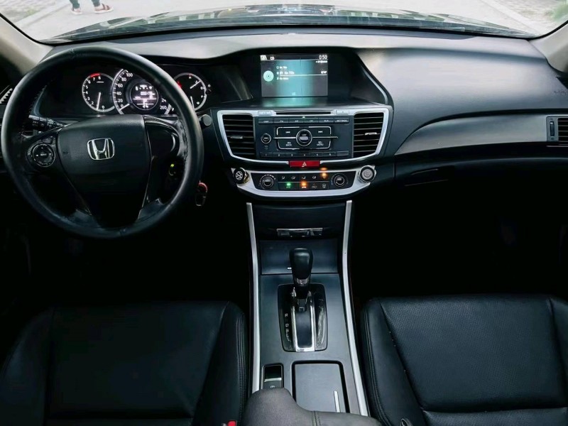 青岛14年本田雅阁7