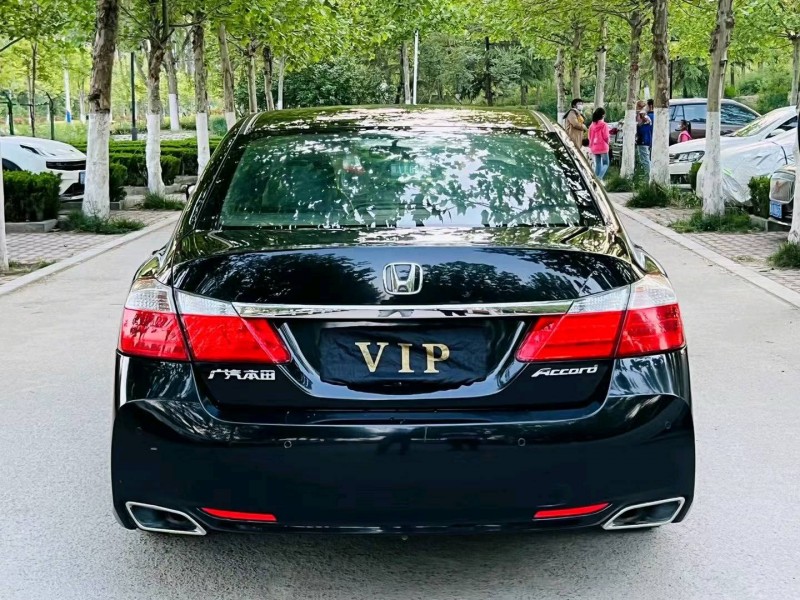 青岛14年本田雅阁9