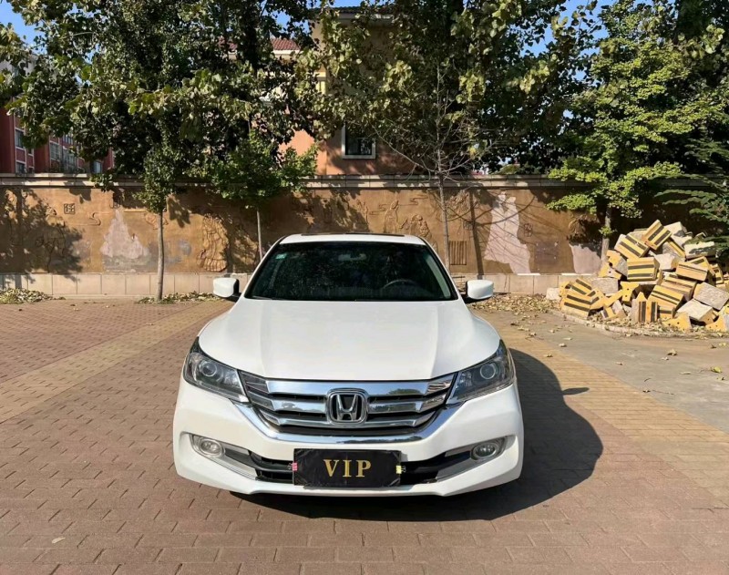 青岛16年本田雅阁1