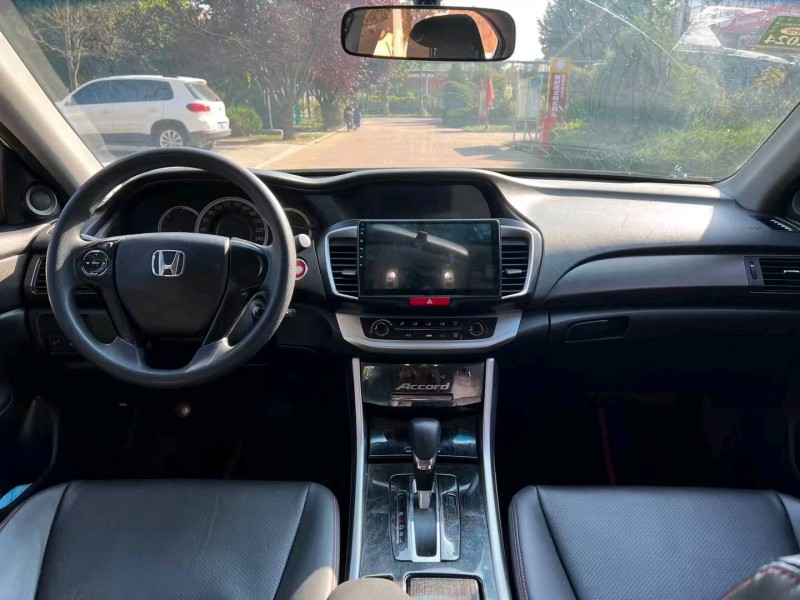 青岛16年本田雅阁3