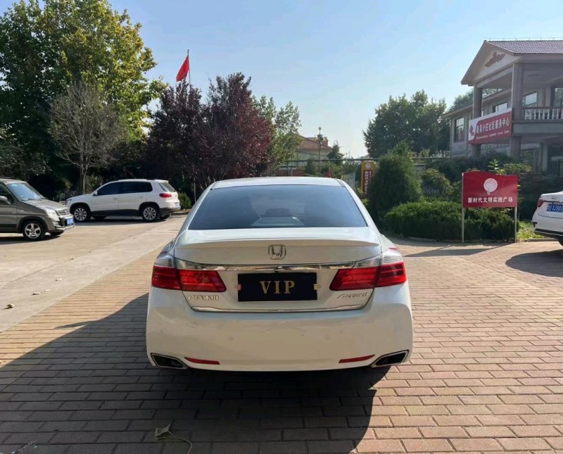 青岛16年本田雅阁6