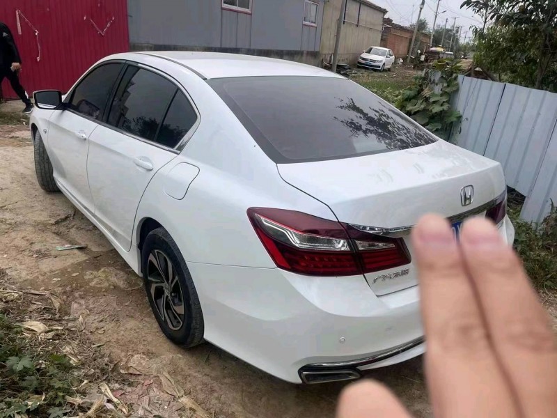 石家庄17年本田雅阁2