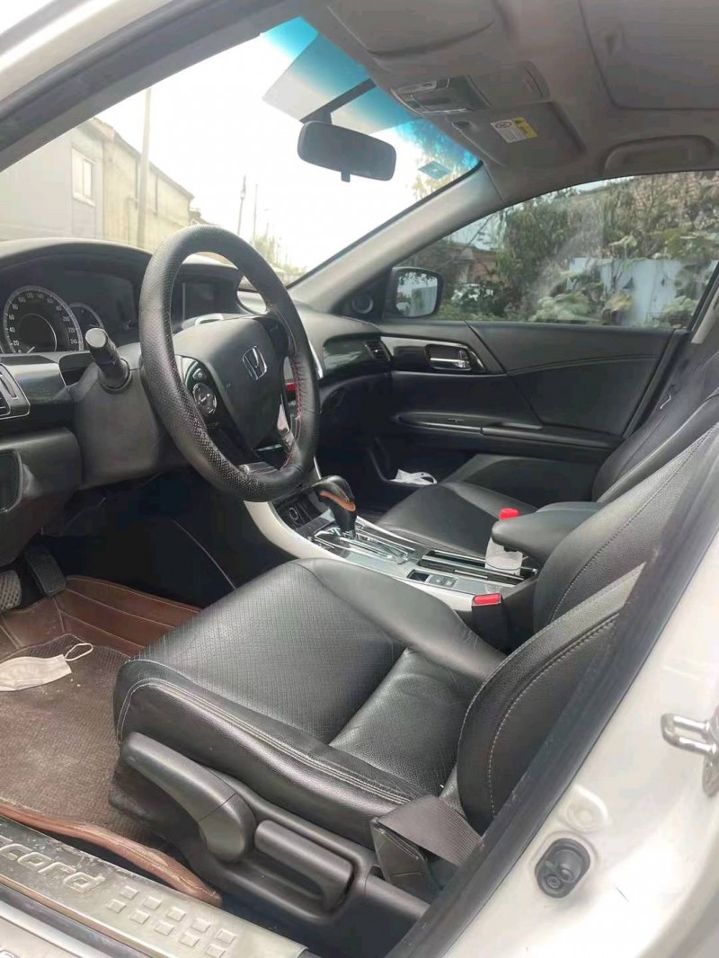 石家庄17年本田雅阁7