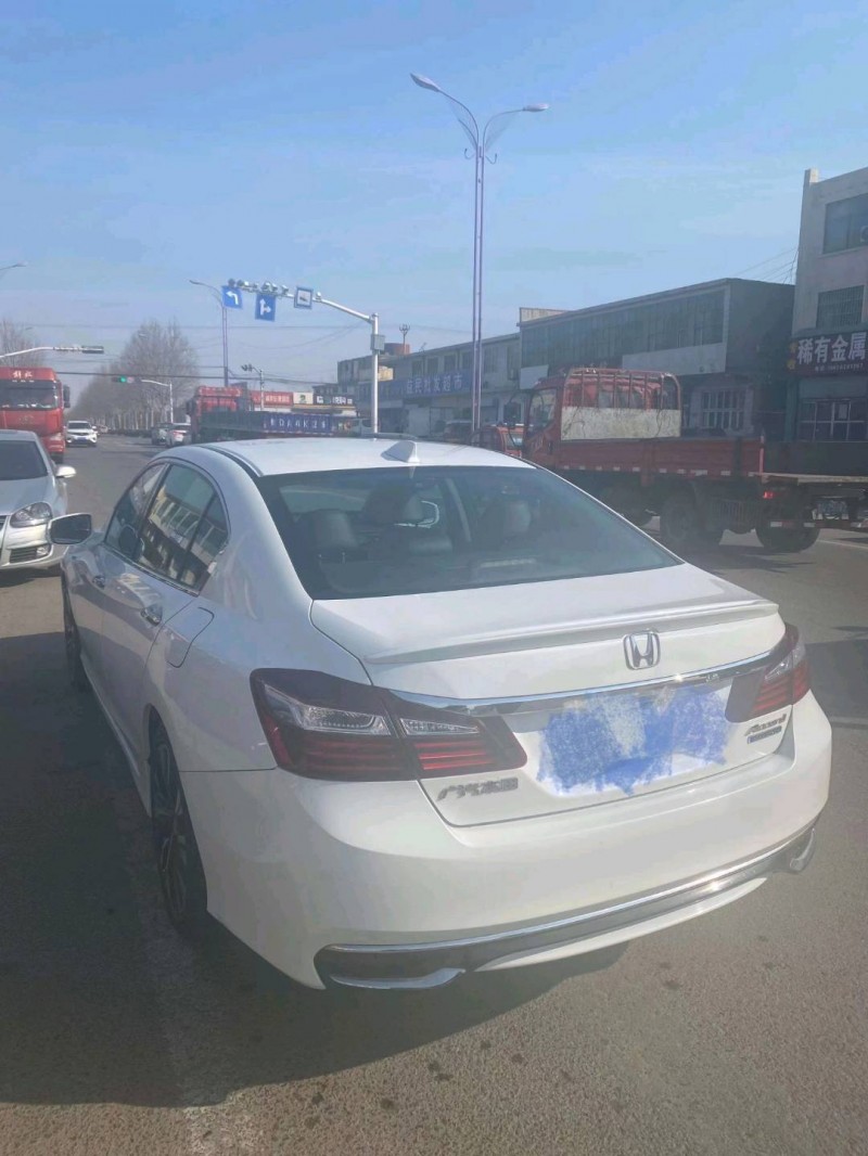 青岛19年本田雅阁4