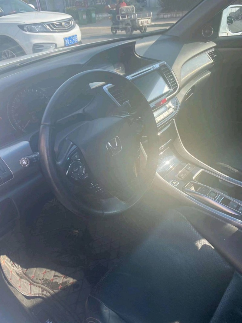青岛19年本田雅阁7