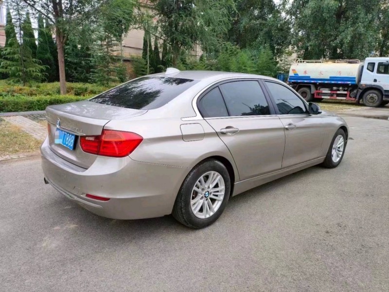 北京14年宝马3系8