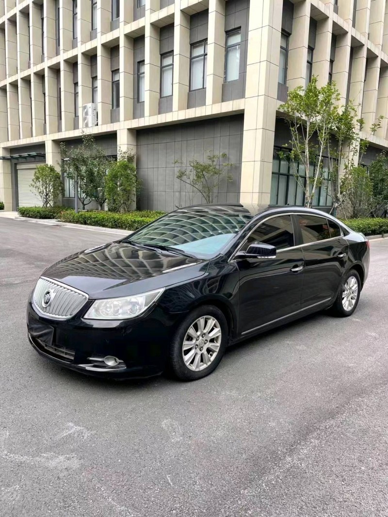 徐州12年别克君越8