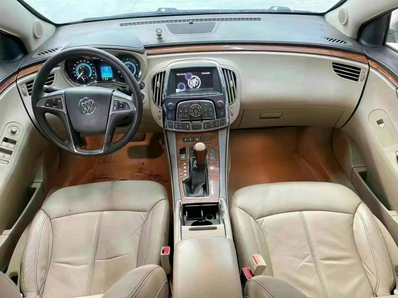 济宁13年别克君越5