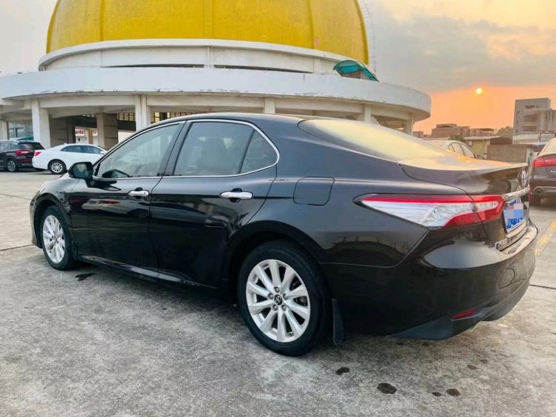 东莞19年丰田凯美瑞8