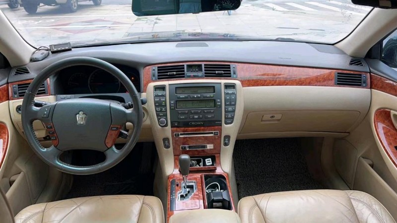 东莞06年丰田皇冠4