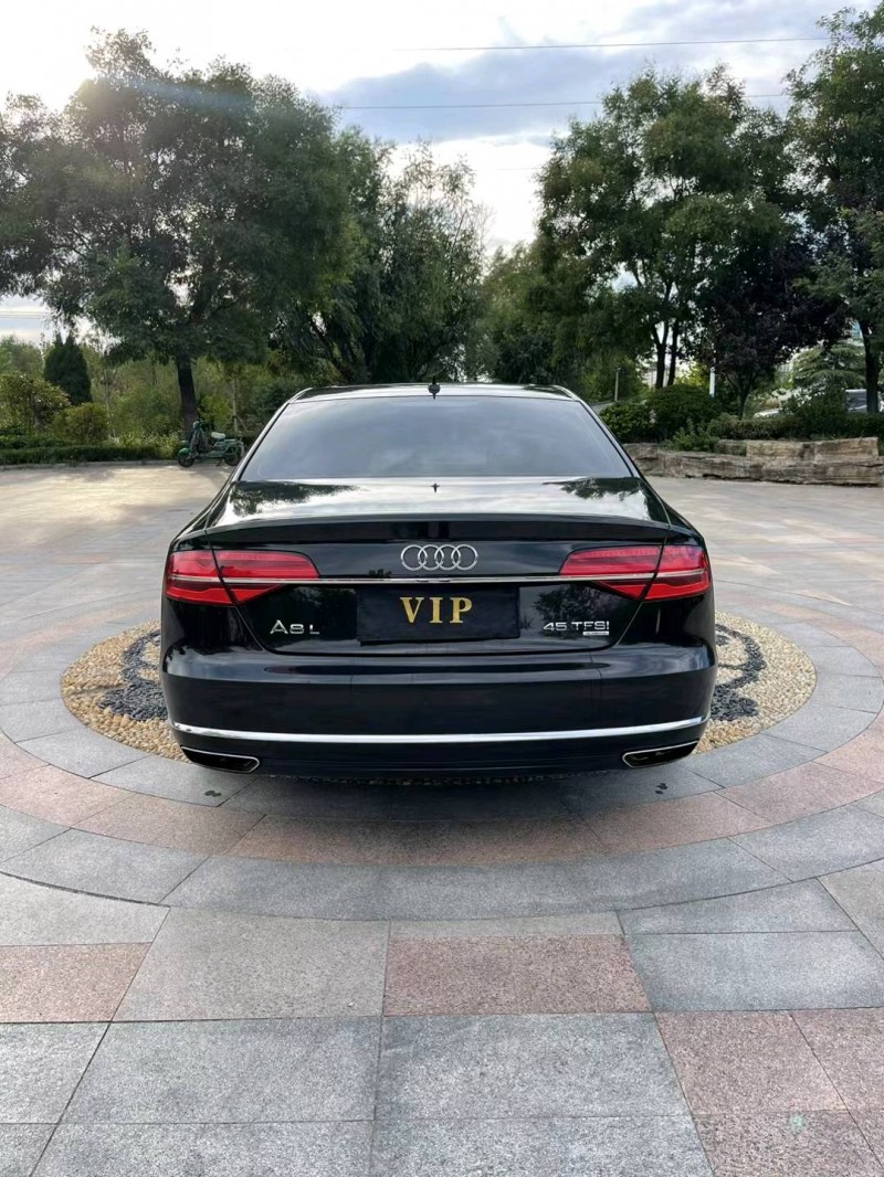 青岛16年奥迪A8L1