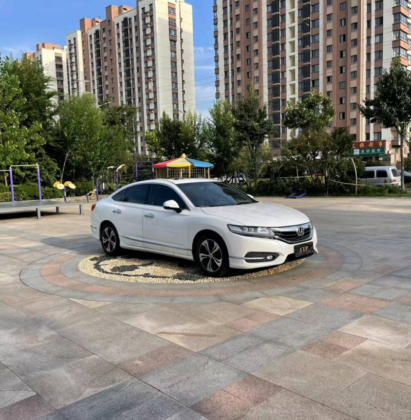 青岛16年本田思铂睿7