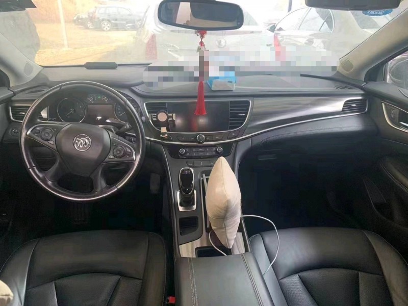 重庆18年别克君越2