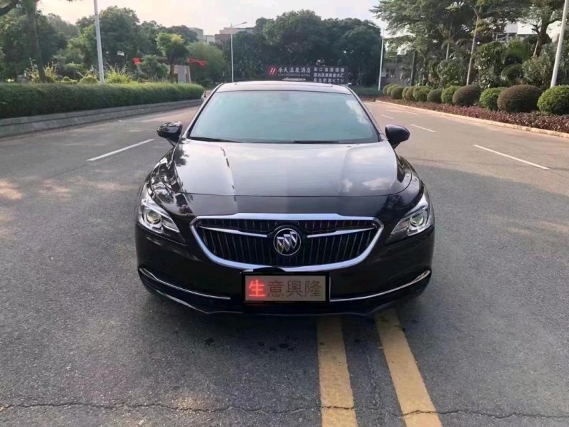 重庆18年别克君越1