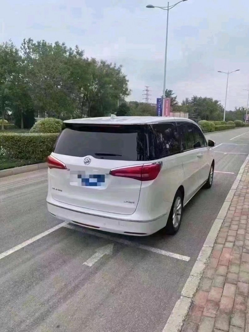 石家庄19年别克GL82