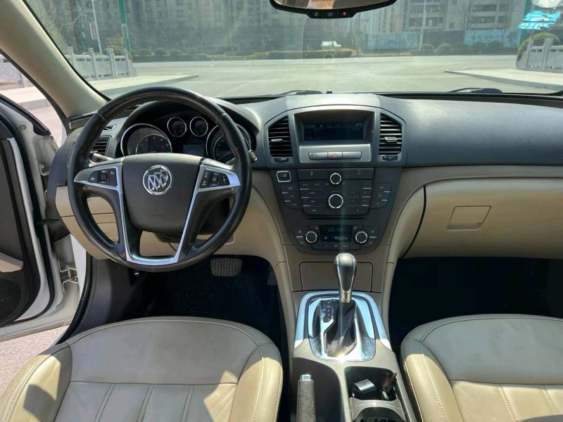 徐州12年别克君威8