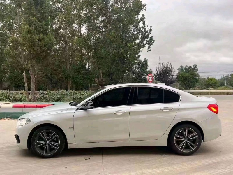 北京17年宝马1系4