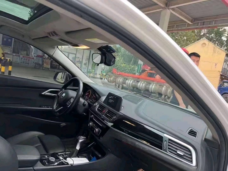 北京17年宝马1系7