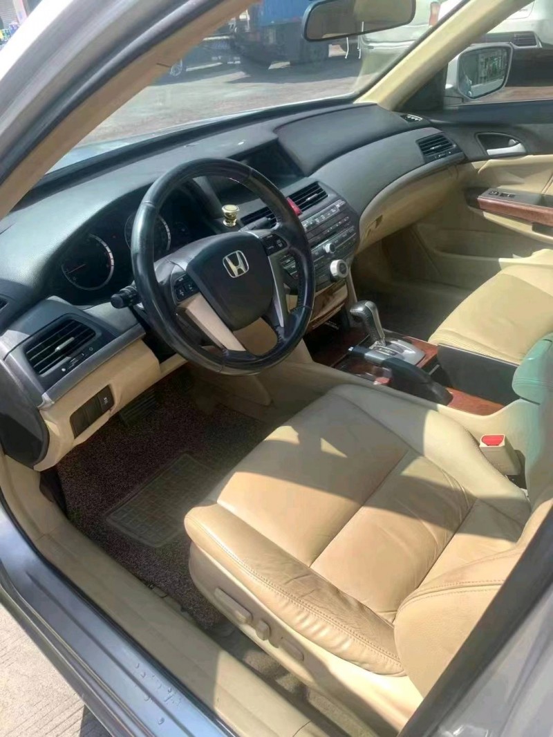 东莞12年本田雅阁5