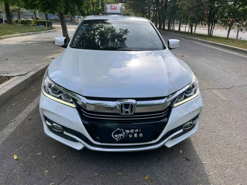 东莞18年本田雅阁1