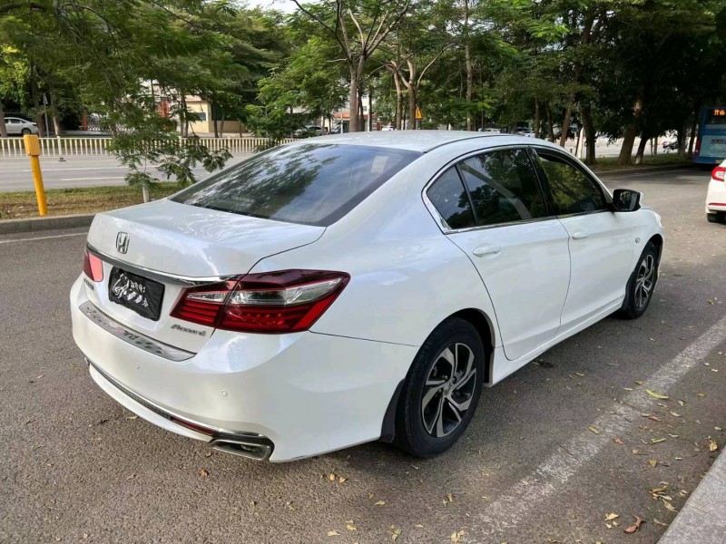 东莞18年本田雅阁5