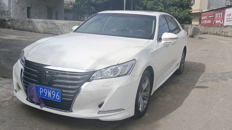 东莞17年丰田皇冠2