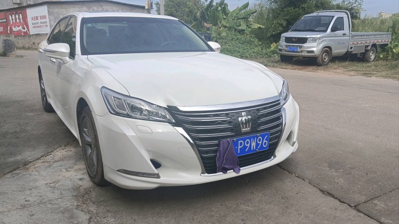 东莞17年丰田皇冠3