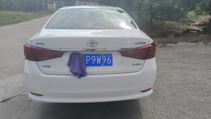 东莞17年丰田皇冠4