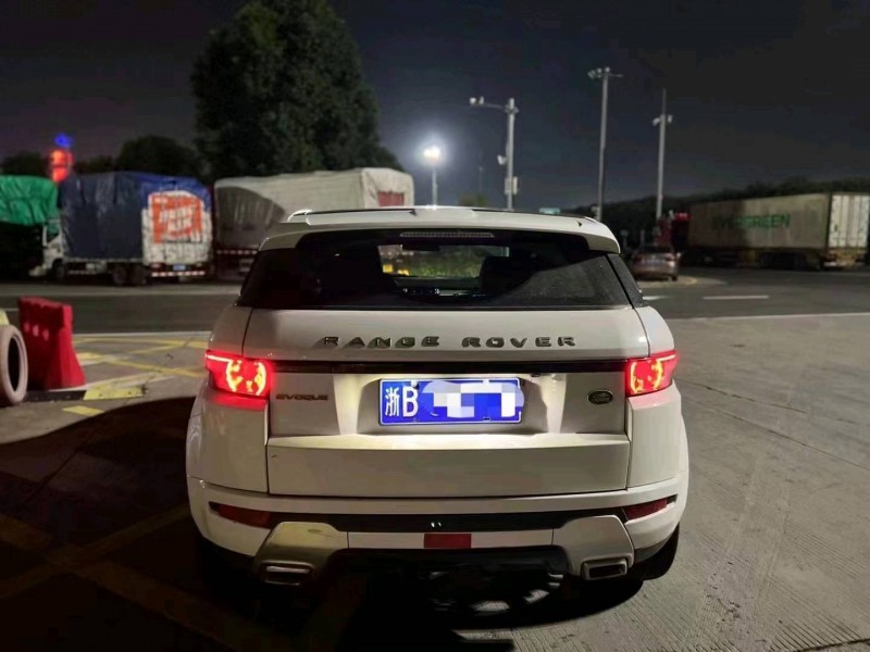 枣庄14年路虎极光1