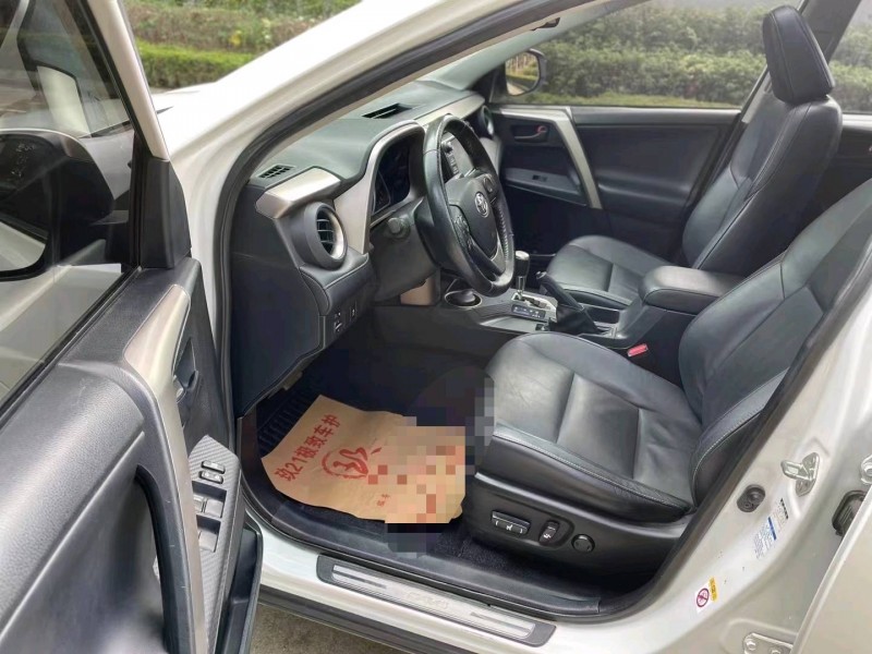 济南16年丰田RAV44