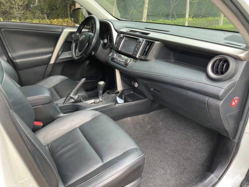 济南16年丰田RAV46