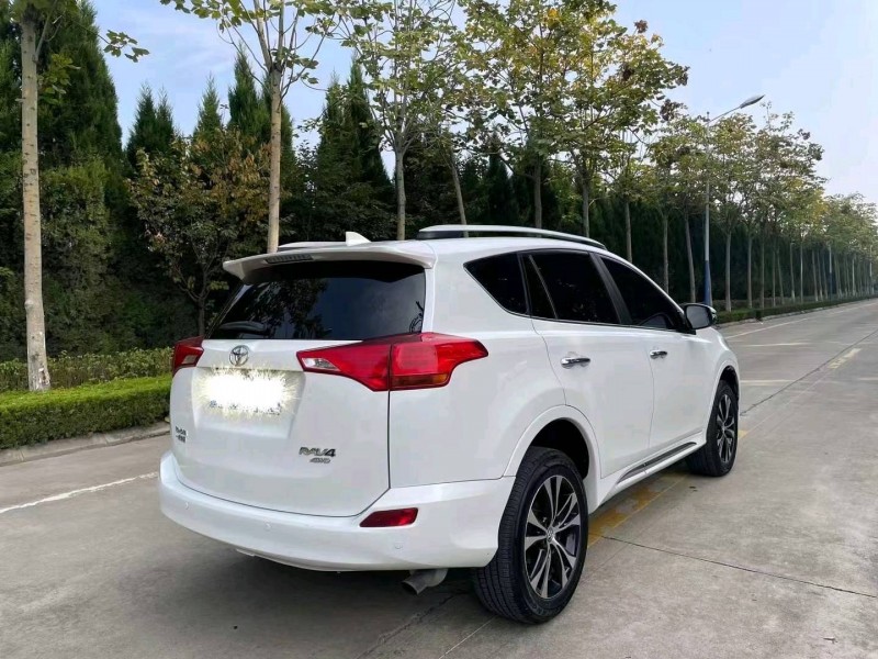 济南16年丰田RAV47