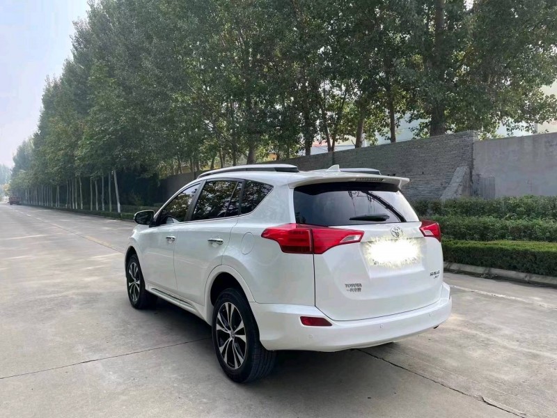 济南16年丰田RAV49
