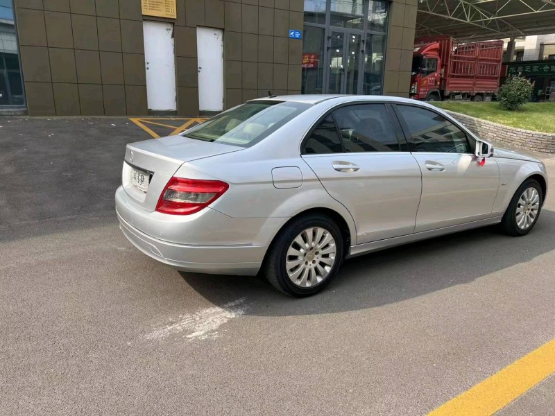 东营11年奔驰C6